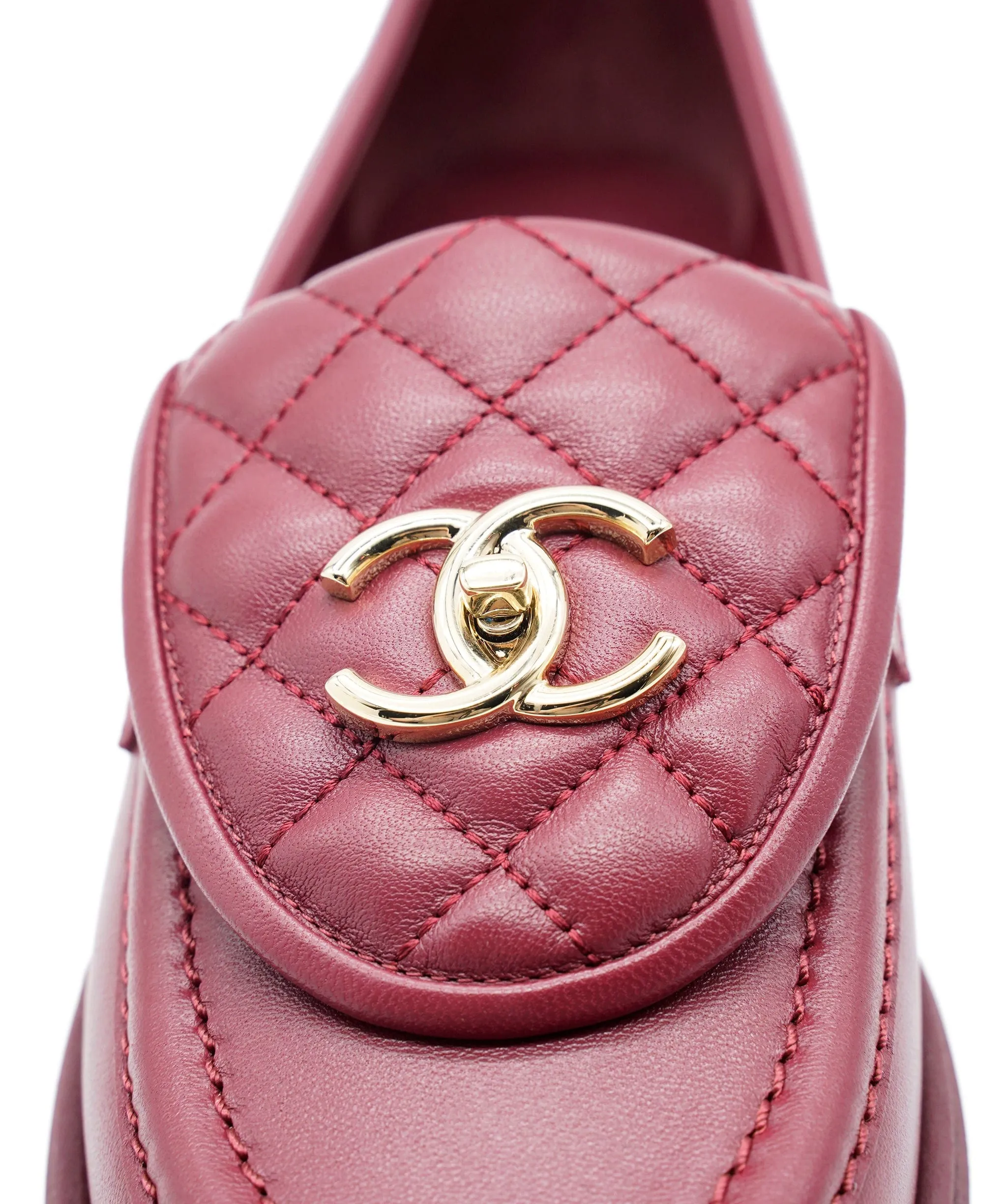 Chanel burgundy turnlock quilted loafers size 38 - AJC0273