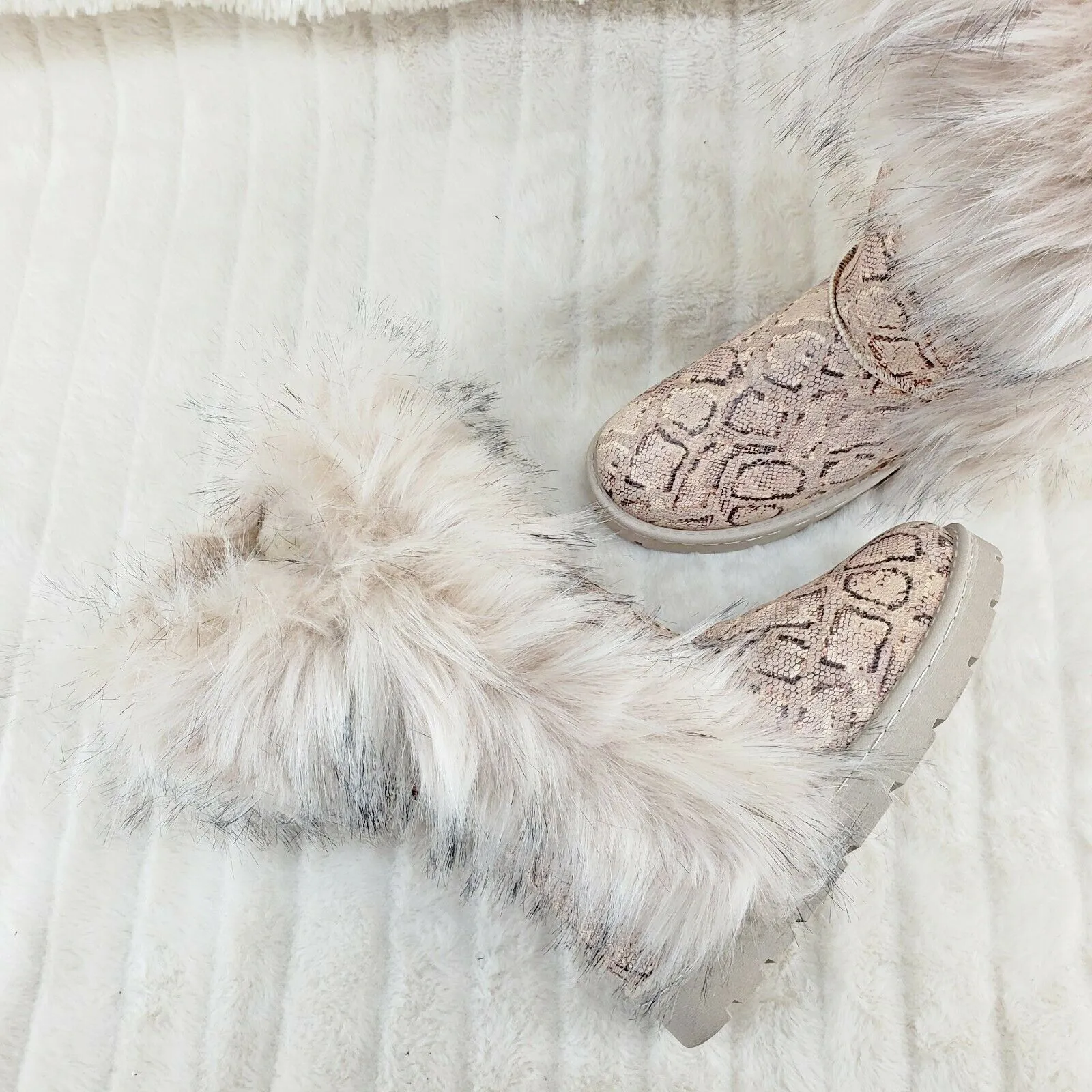 Chi Chi Tall Furry Snake Beige Faux Fur Lined Flat Winter Boots US Women's
