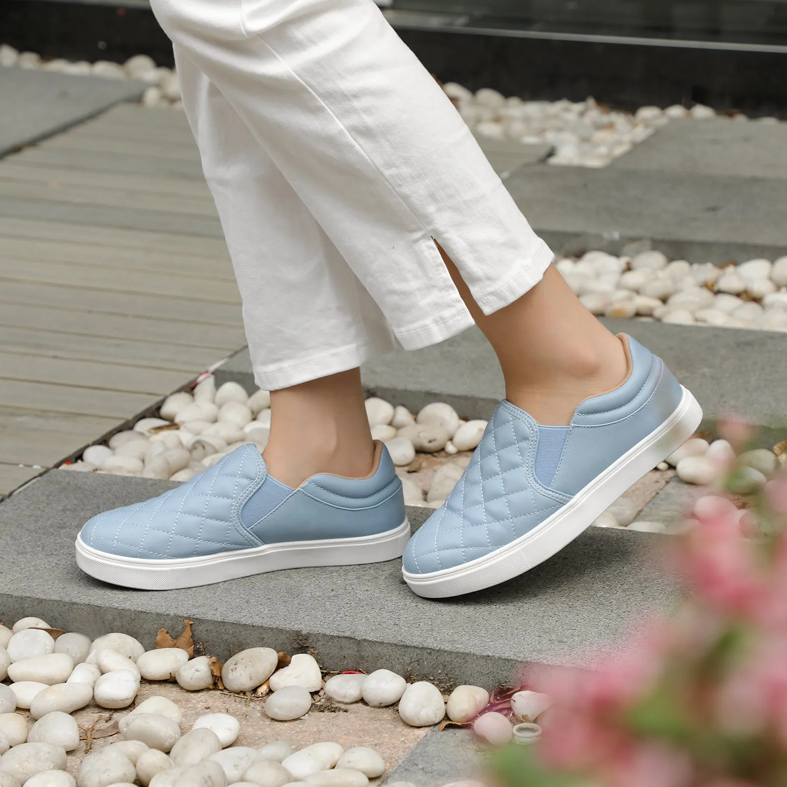 STQ Slip On Shoes for Women Fashion Sneakers Elees Quilted 2.0 Comfort Casual Fall Loafers