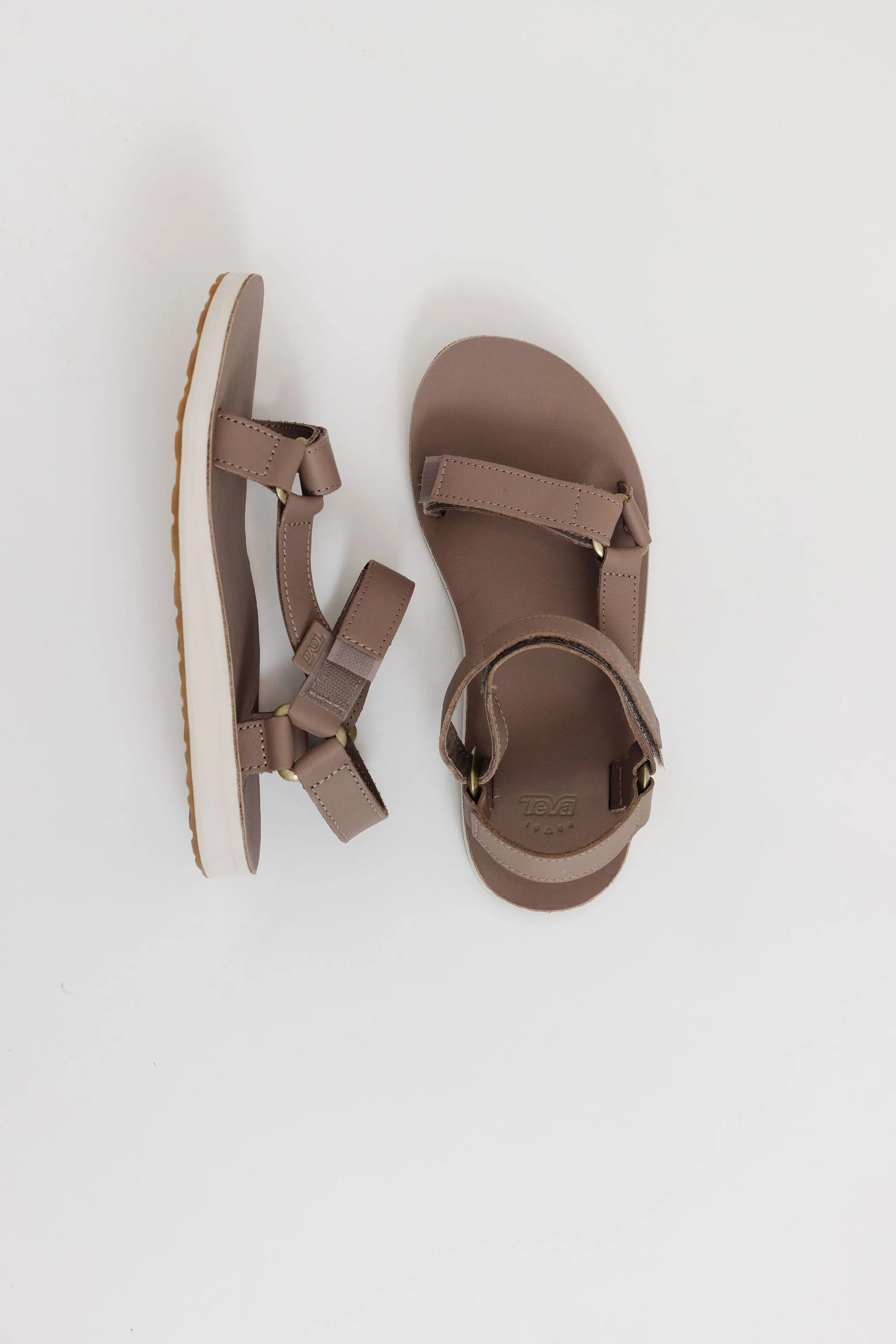 Teva Original Universal Leather Sandal in Caribou